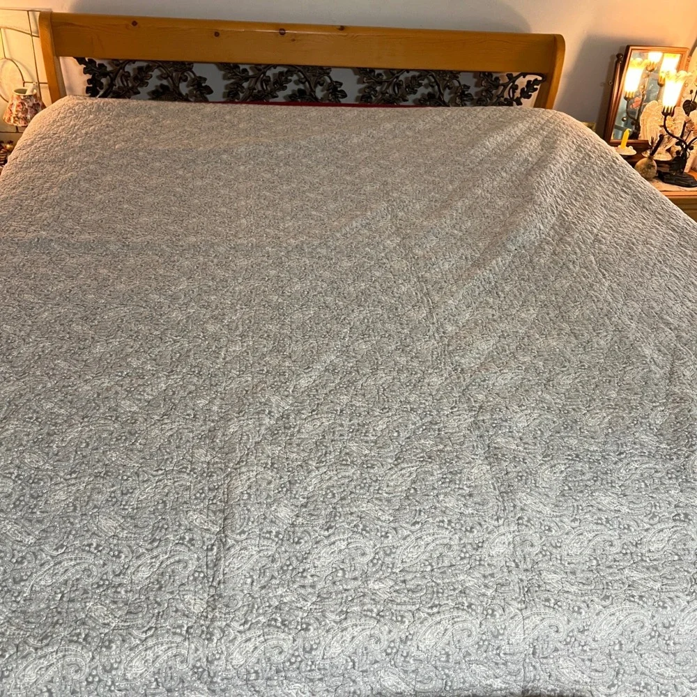 Home Classics Full Queen Patchwork Quilt & two pillow shams Paisley Floral 90x95